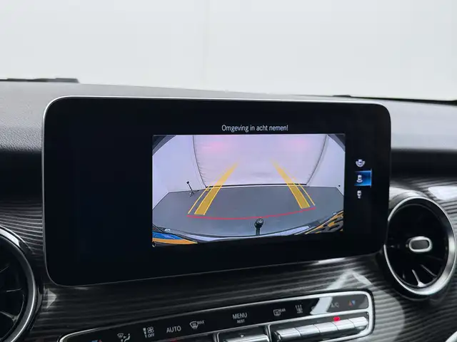 Mercedes-Benz V-Class view 14