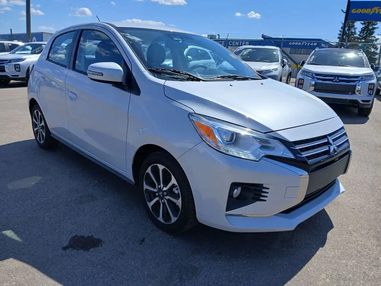 Mitsubishi Mirage снимка Mitsubishi Mirage