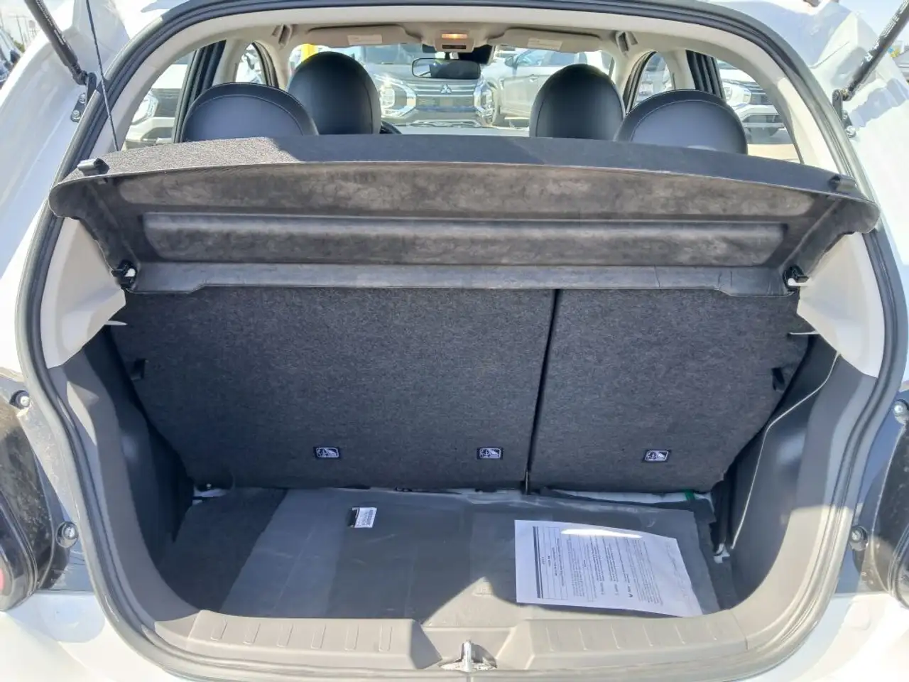 Mitsubishi Mirage снимка Mitsubishi Mirage