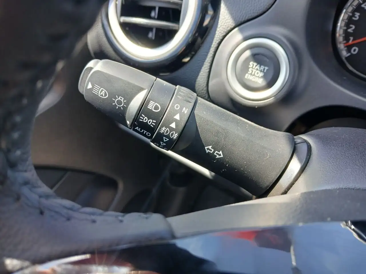 Mitsubishi Mirage снимка Mitsubishi Mirage
