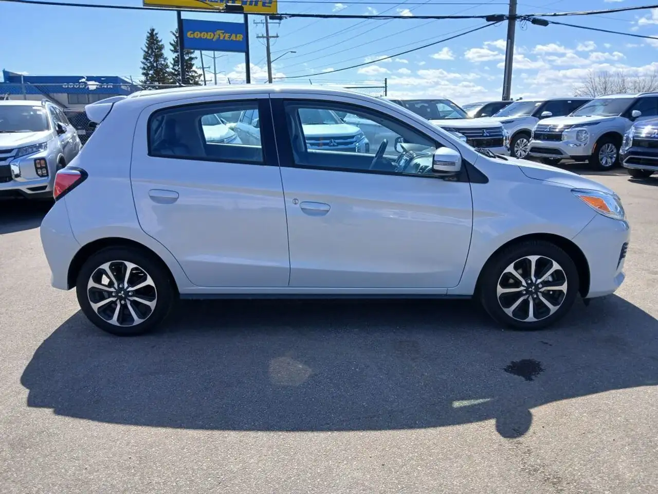 Mitsubishi Mirage снимка Mitsubishi Mirage