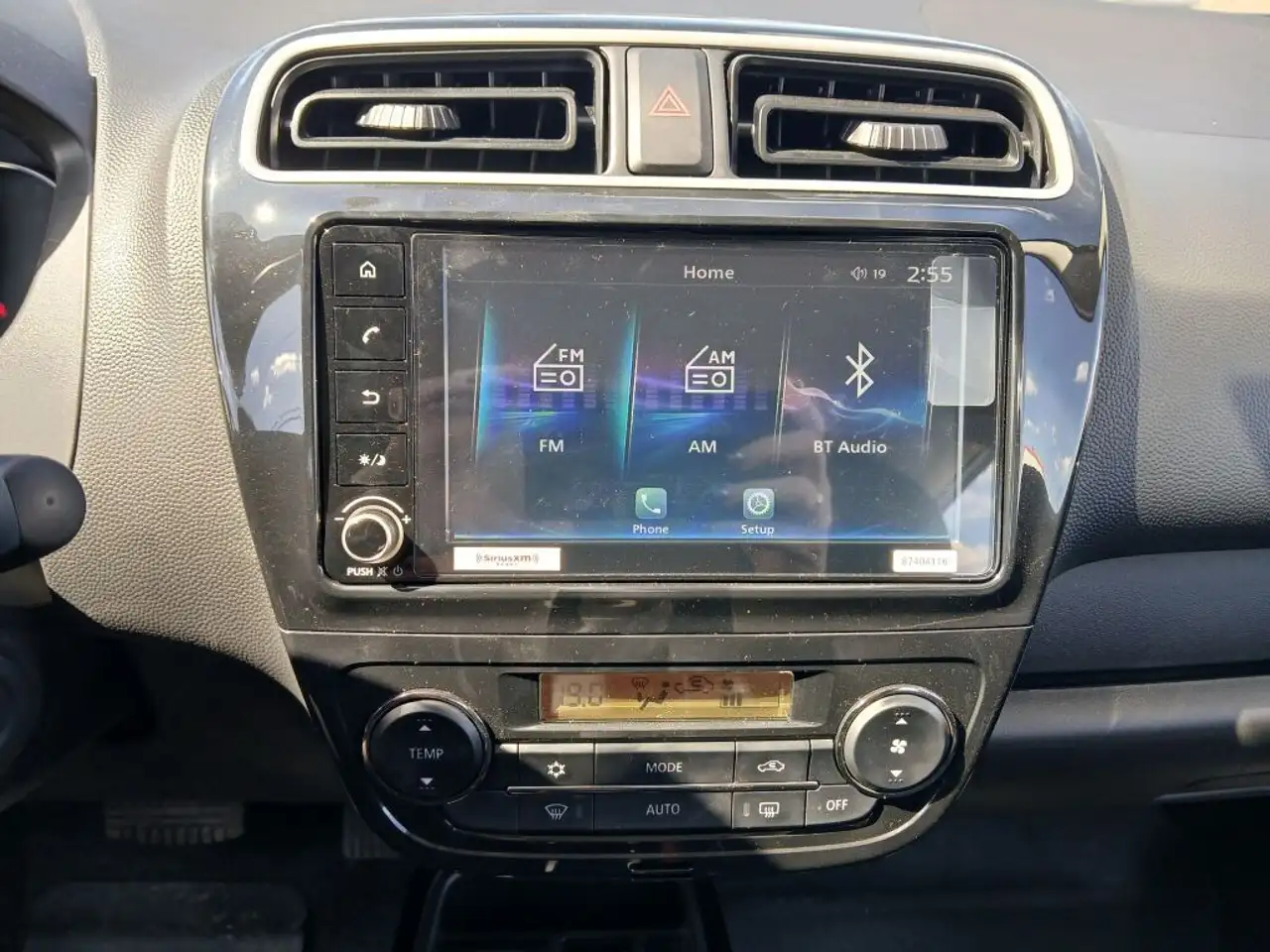 Mitsubishi Mirage снимка Mitsubishi Mirage