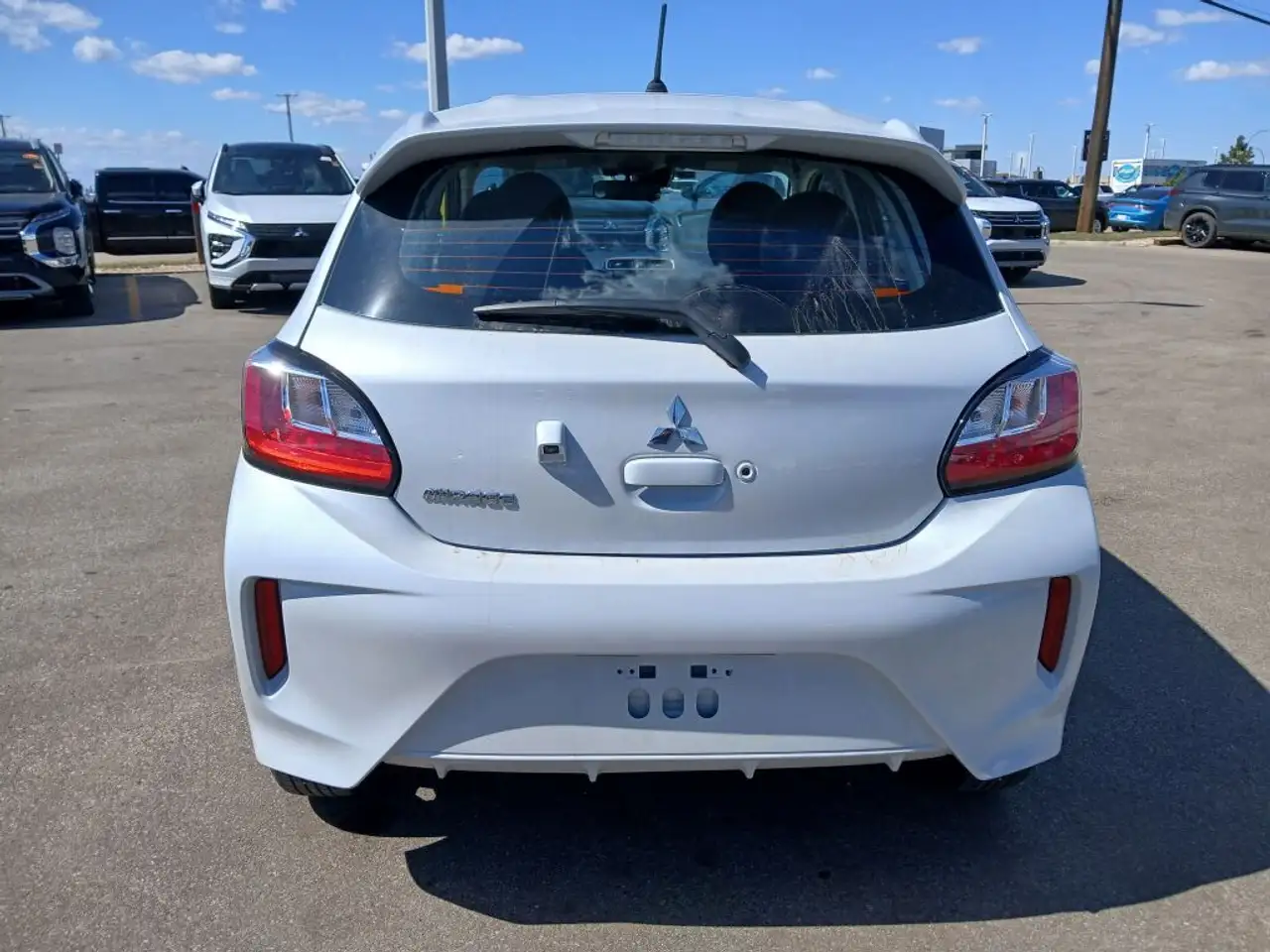 Mitsubishi Mirage снимка Mitsubishi Mirage