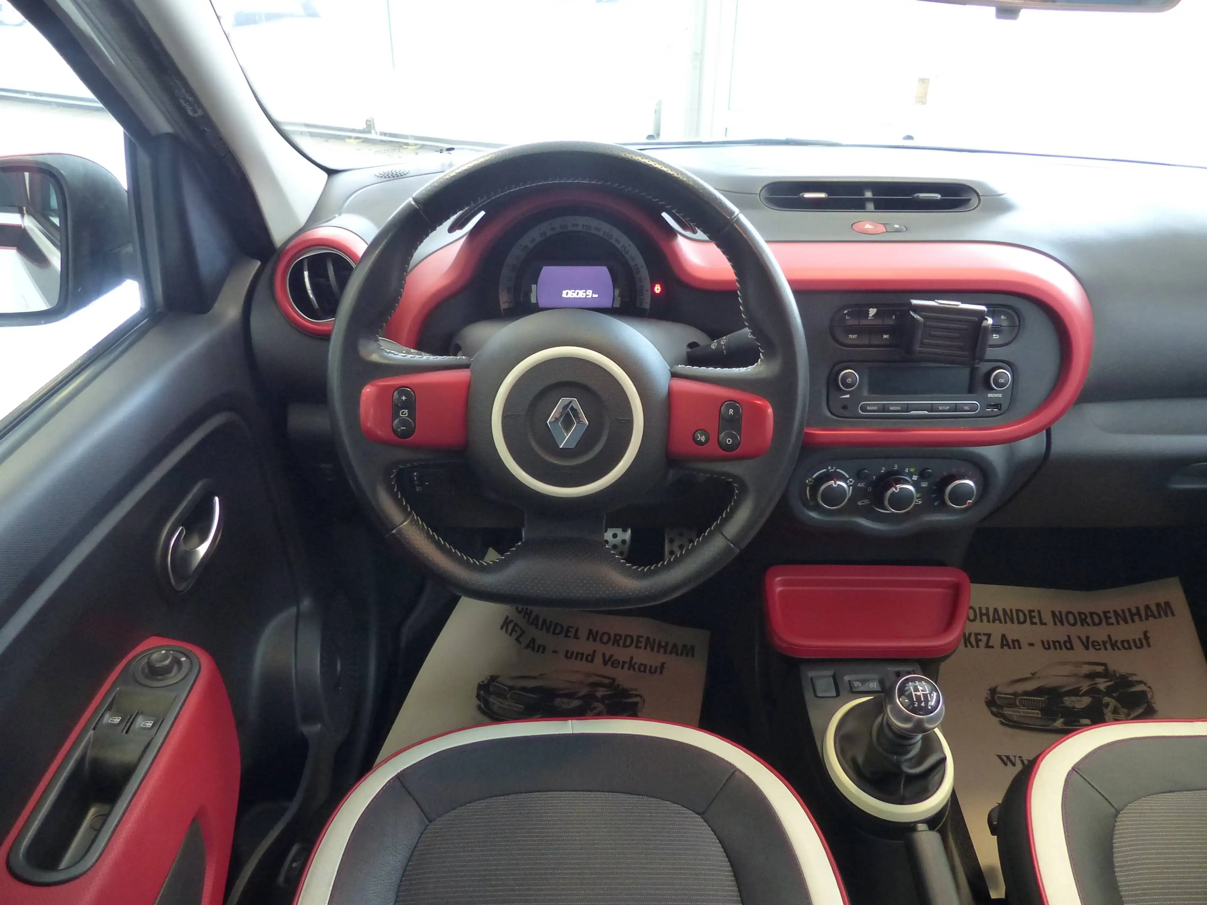 Renault Twingo 0.9 Energy Luxe*SERVO*KLIMA*5 TRG*TÜV NEU* — photo 11
