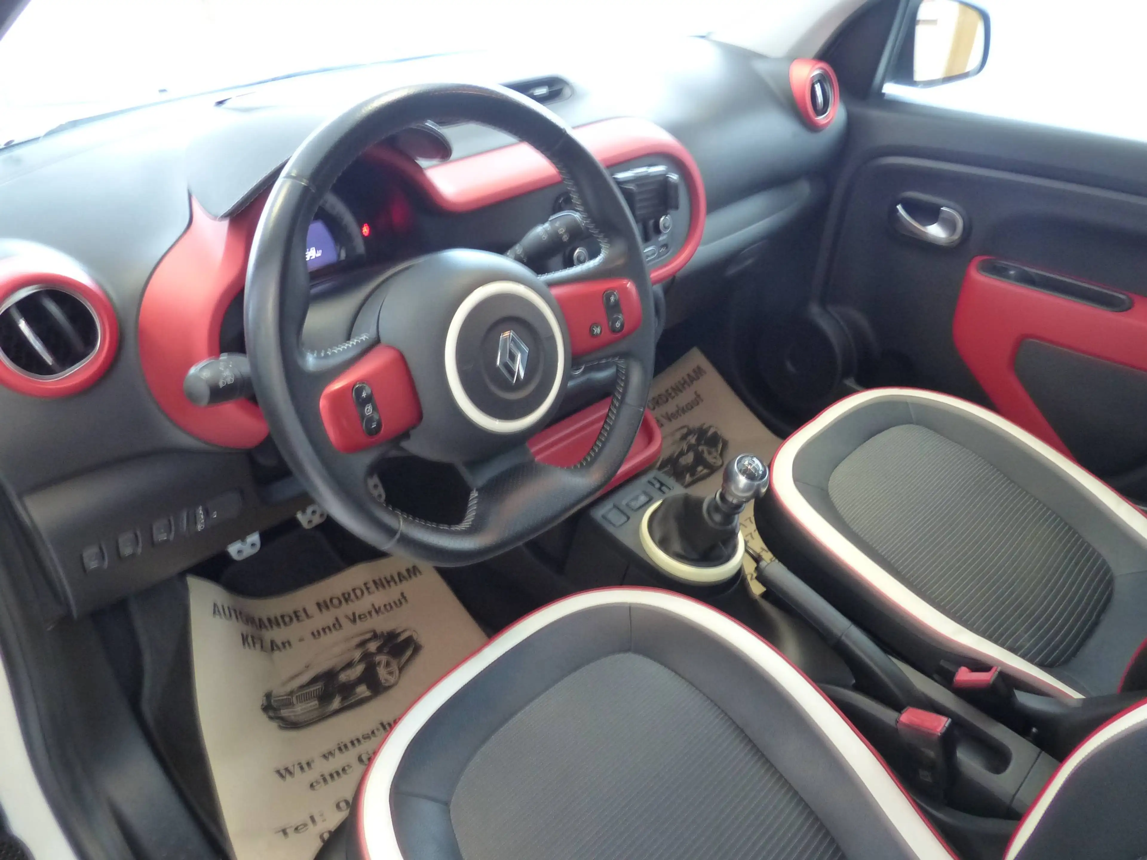 Renault Twingo 0.9 Energy Luxe*SERVO*KLIMA*5 TRG*TÜV NEU* — photo 10