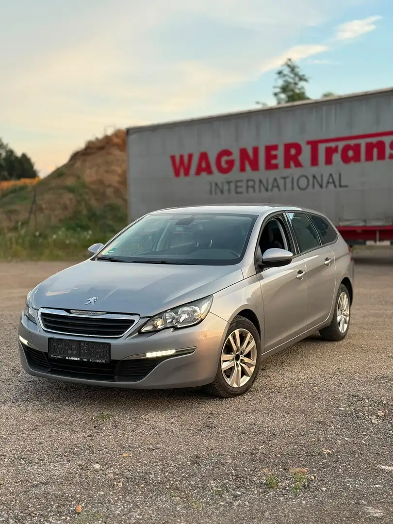 Peugeot 308 SW 1,6 e-HDi 115 FAP Allure 17" Felgen - 1