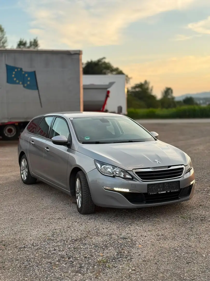 Peugeot 308 SW 1,6 e-HDi 115 FAP Allure 17" Felgen - 2