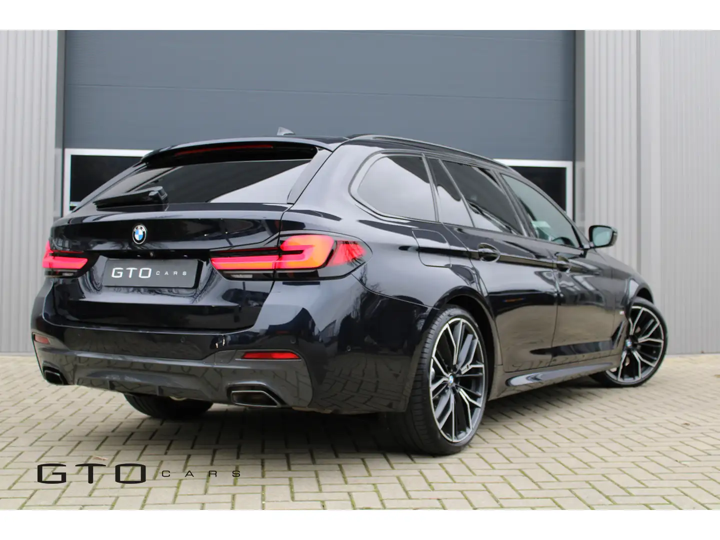 BMW 530 5-serie Touring 530i High Executive M-Sport/BTW/Pa Zwart - 2