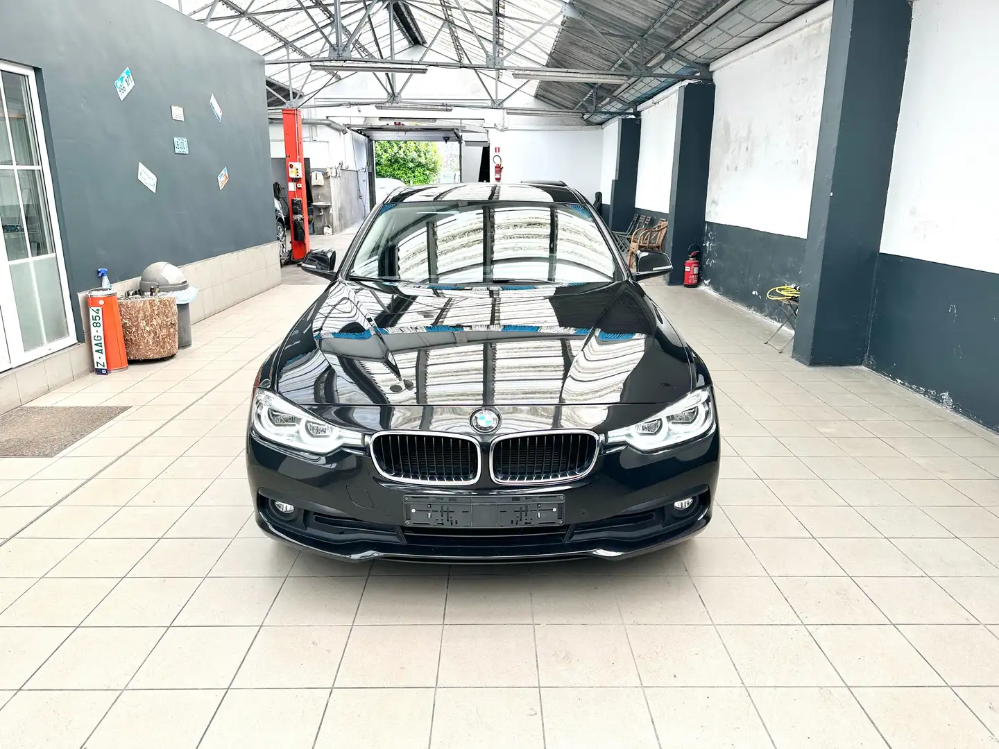 BMW 318 dA Berline "188.000Km" Carnet Complet BMW EURO 6c Zwart - 1