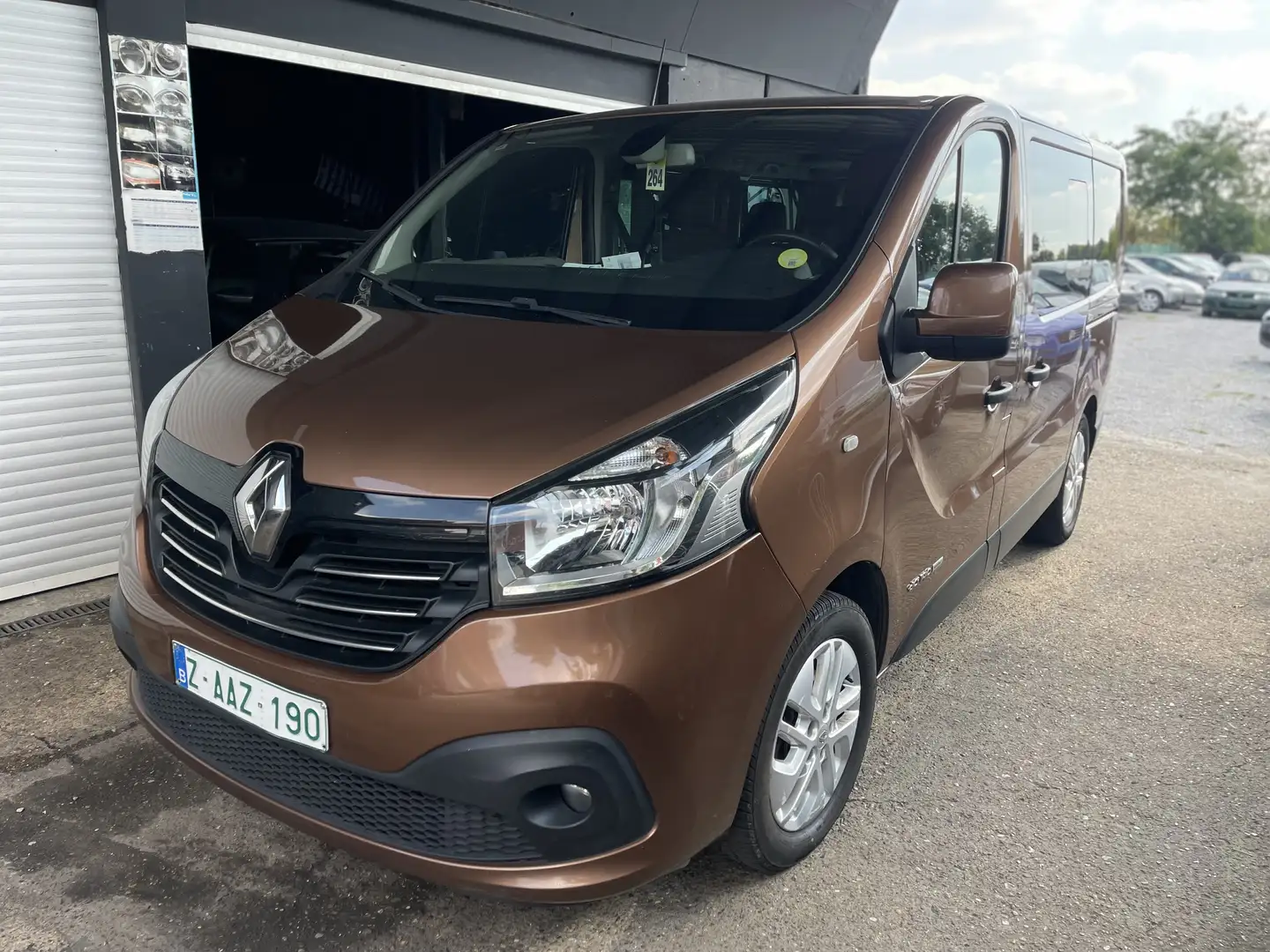 Renault Trafic 8 places 1.6 dCi Marrone - 1