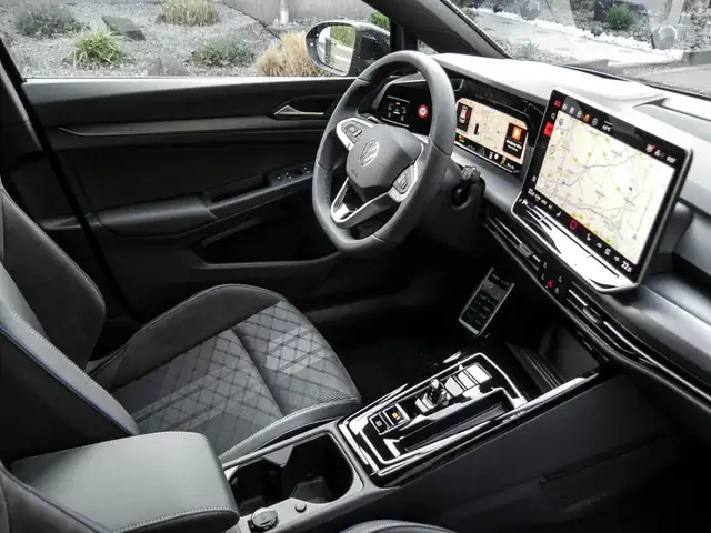 Volkswagen Golf view 3