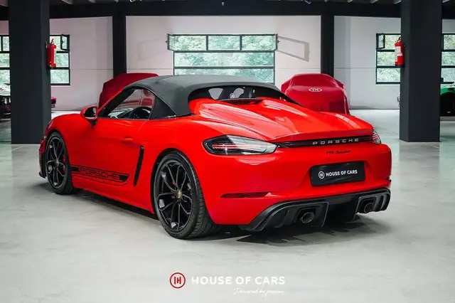Porsche 718 view 9