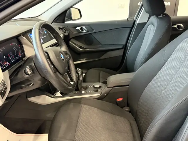 BMW 1 Series view 9