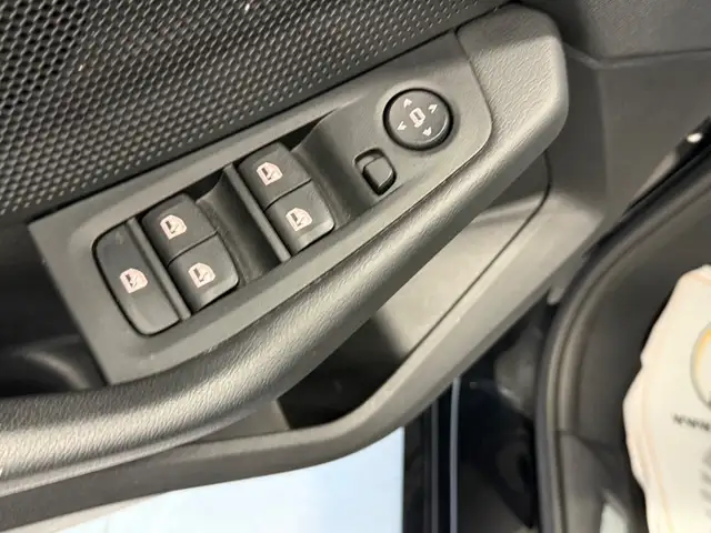 BMW 1 Series view 10