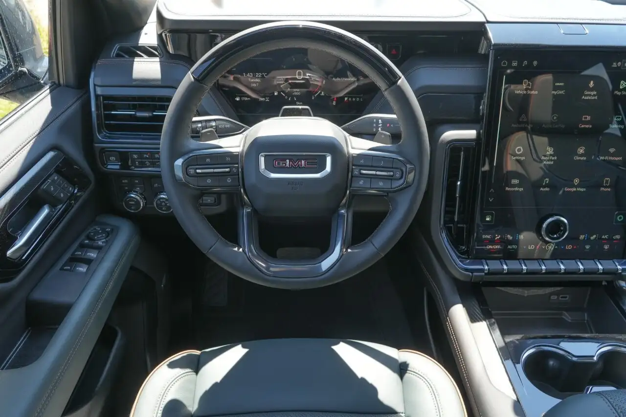 GMC Yukon photo GMC Yukon