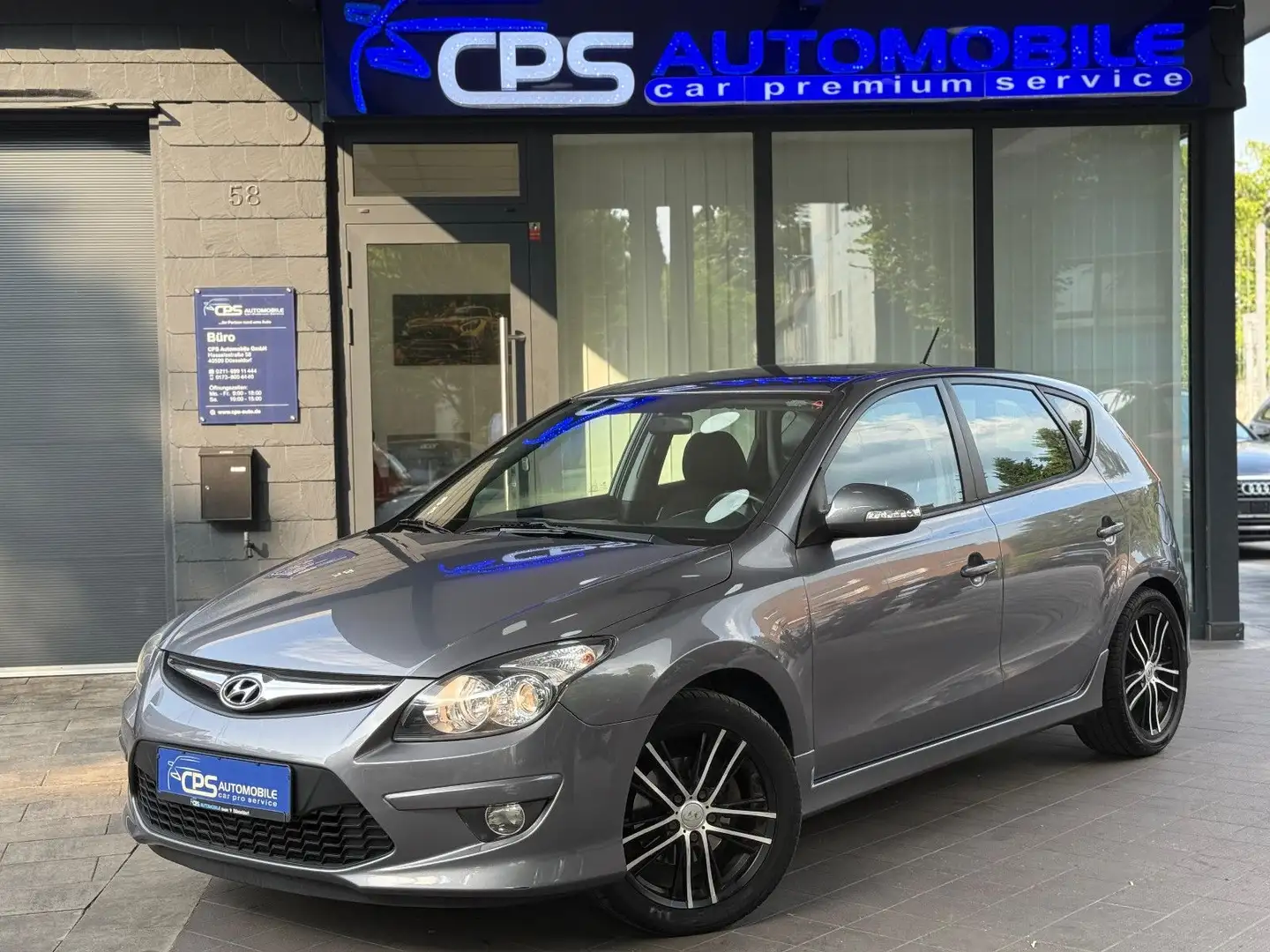 Hyundai i30 Classic CRDi | 2 Hand | 8 Fach | Top Grau - 1