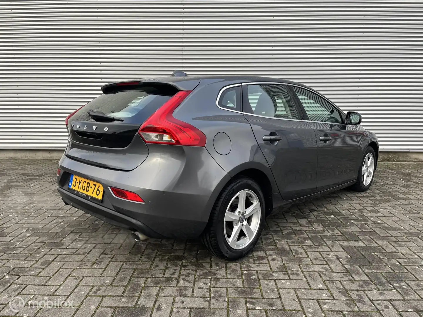 Volvo V40 1.6 T3 Momentum | Navi | Achteruitrijcamera | Grau - 2
