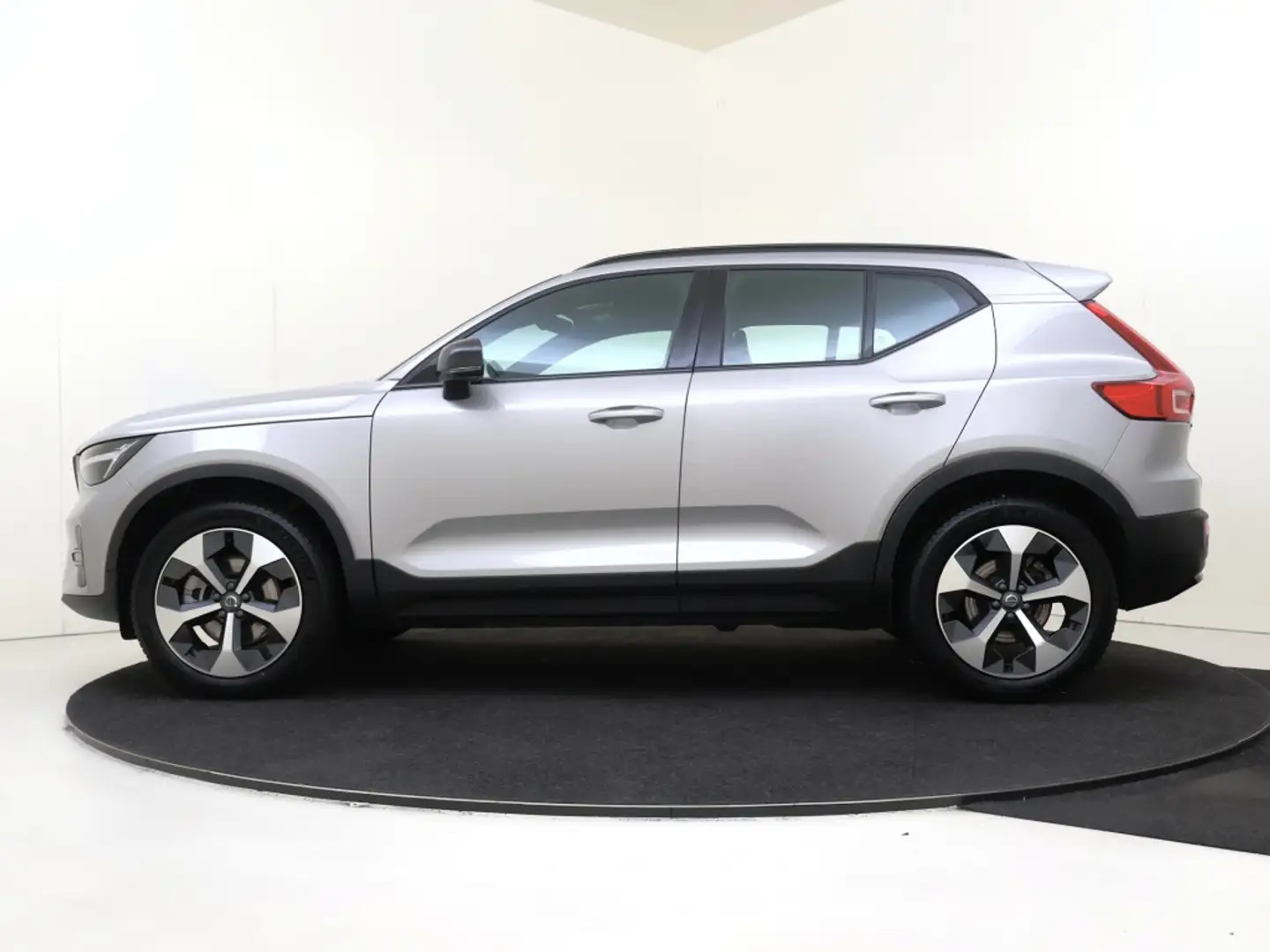 Volvo XC40 B4 Plus Dark | Trekhaak | Dodehoekdetectie | Harma Gris - 2