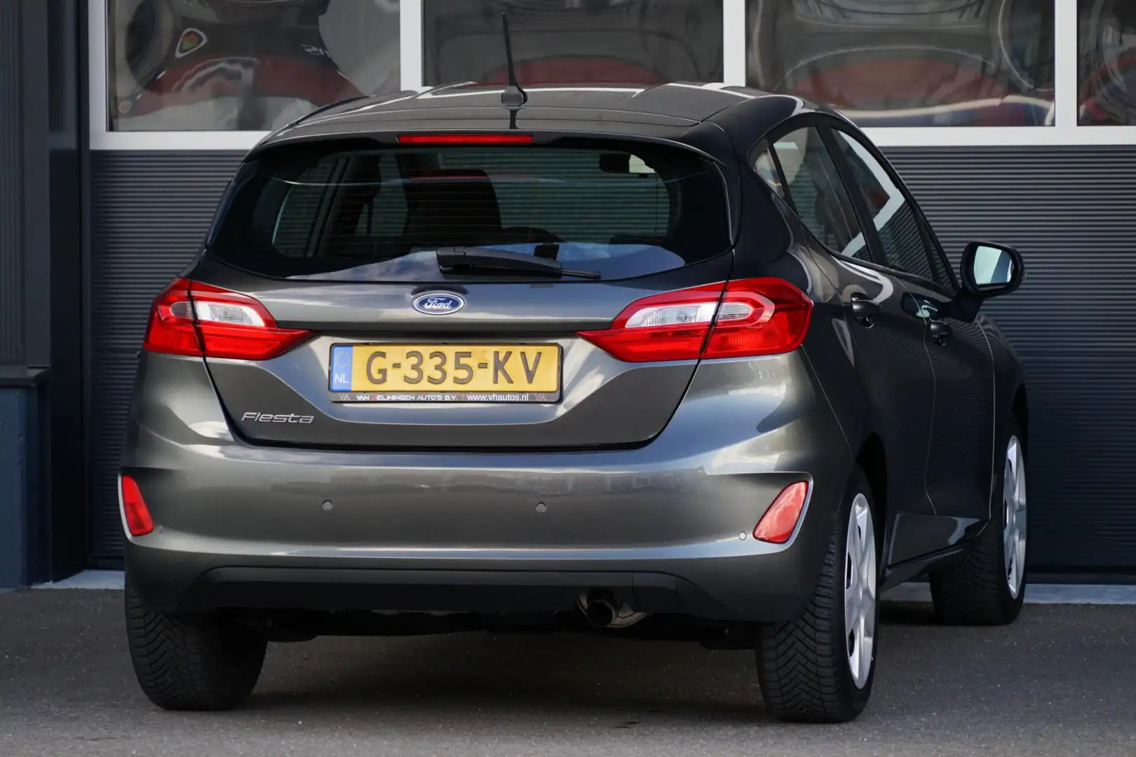 Ford Fiesta 1.1 Trend, NL, CarPlay, cruise, DAB, PDC, navi Grijs - 2