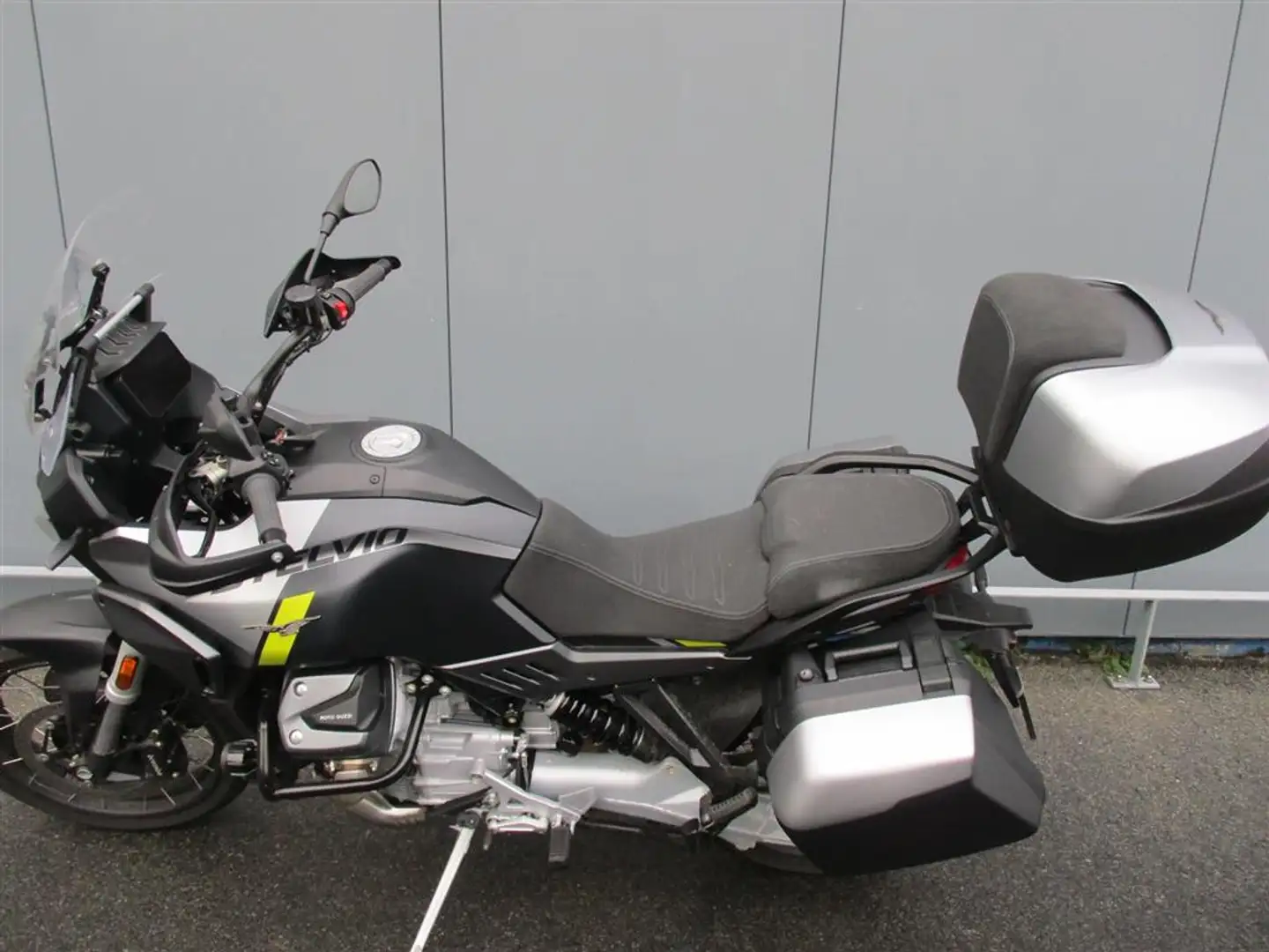 Moto Guzzi Stelvio - Veel accessoires - BTW voertuig Zilver - 1