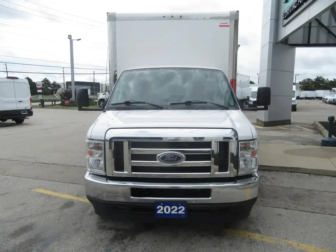 Ford E-450 снимка Ford E-450