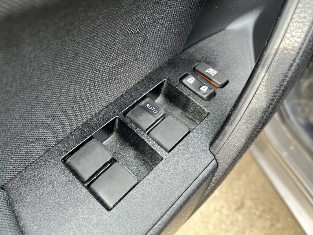 2019 Toyota Corolla Sedan LE | Rear Cam | Heated Seats | Keyless Entry — photo 6