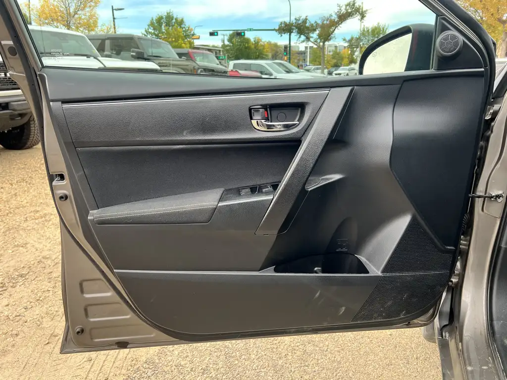 2019 Toyota Corolla Sedan LE | Rear Cam | Heated Seats | Keyless Entry — photo 5