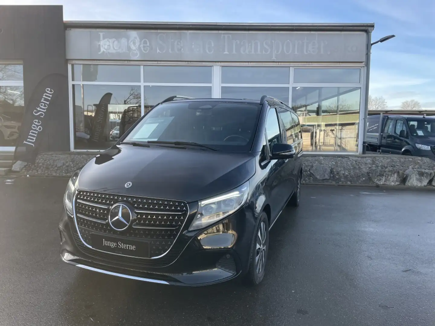 Mercedes-Benz V 300 d AVANTGARDE/EXTRALANG/NEWMODELL/MBUX/NAVI/DISTRON Schwarz - 2