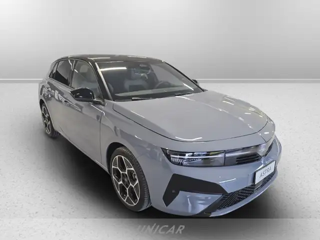 Opel Astra view 3
