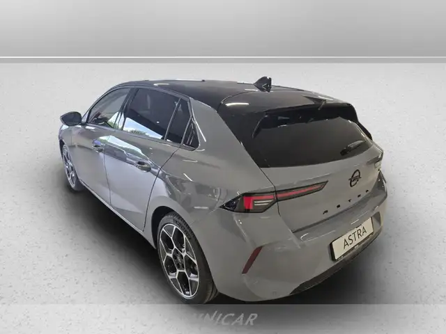 Opel Astra view 7