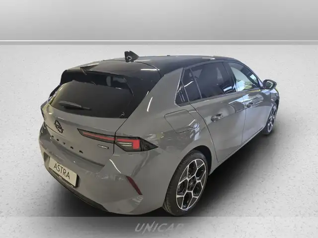 Opel Astra view 5