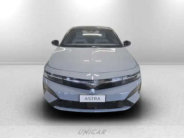 Opel Astra view 2