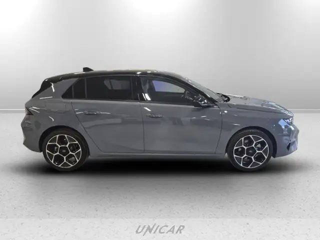 Opel Astra view 4