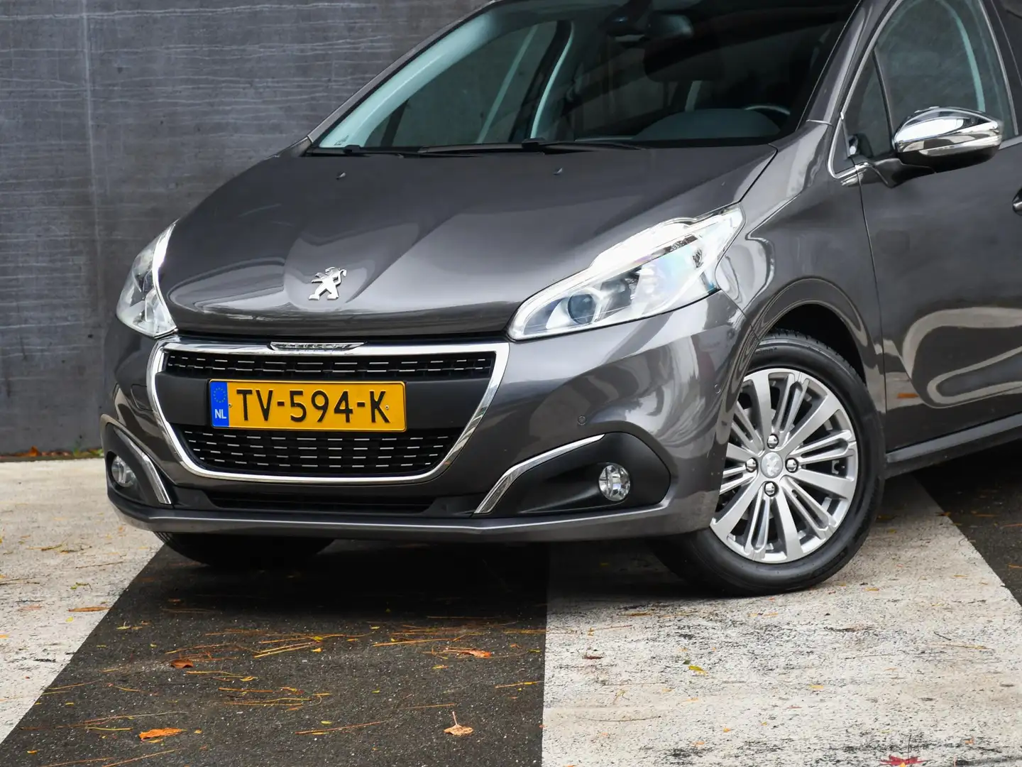 Peugeot 208 Allure 1.2 PureTech 110pk Automaat DAB | 16''LM | Grijs - 2