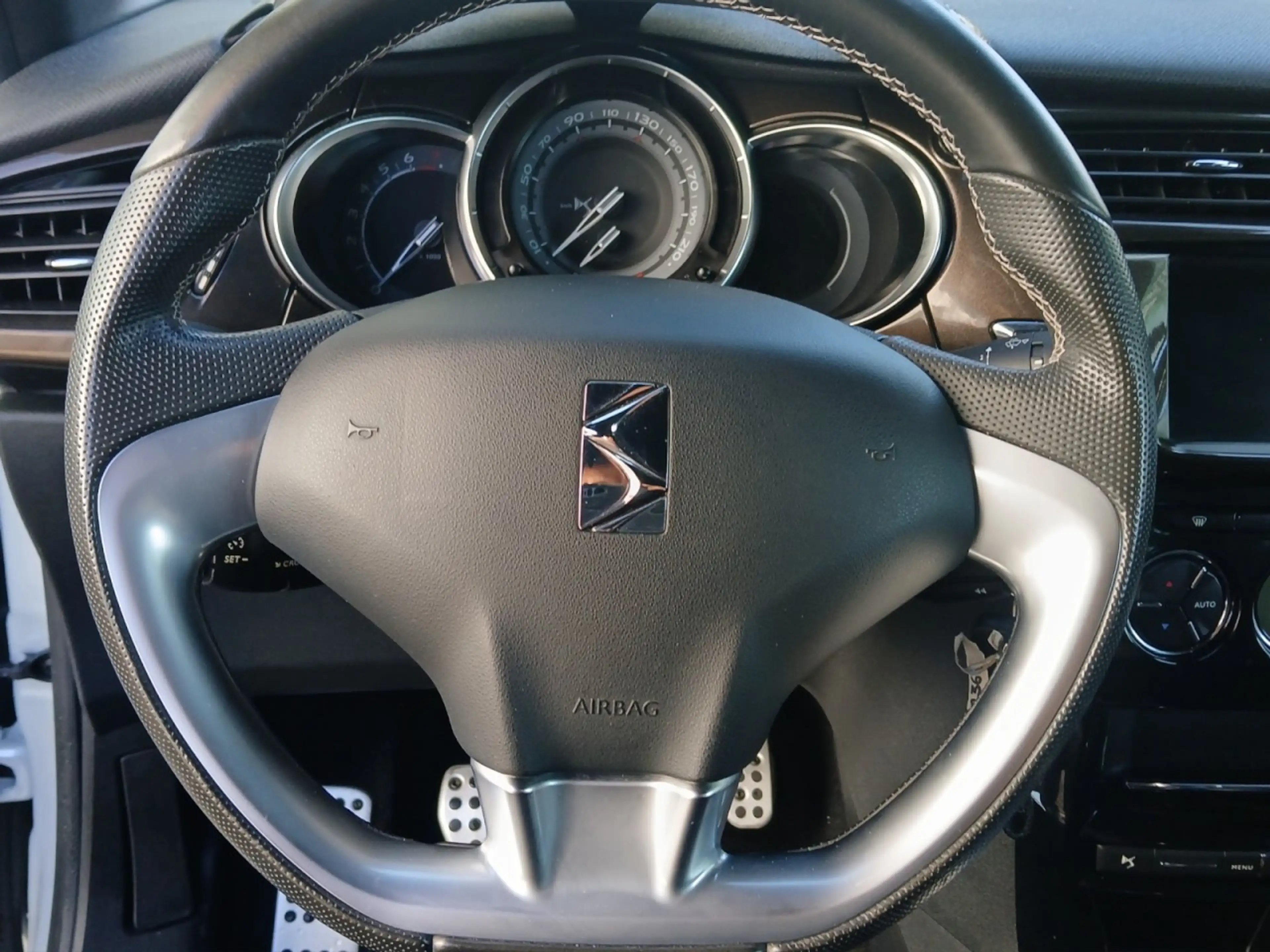 DS Automobiles DS 3 Sondermodell Limited 1955 - Anhängerkupplung — photo 9