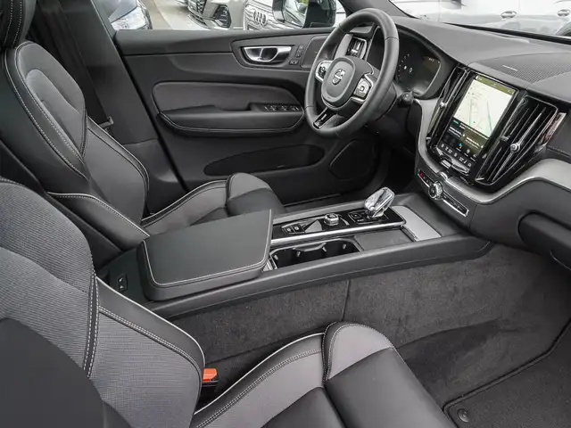 Volvo XC60 view 9
