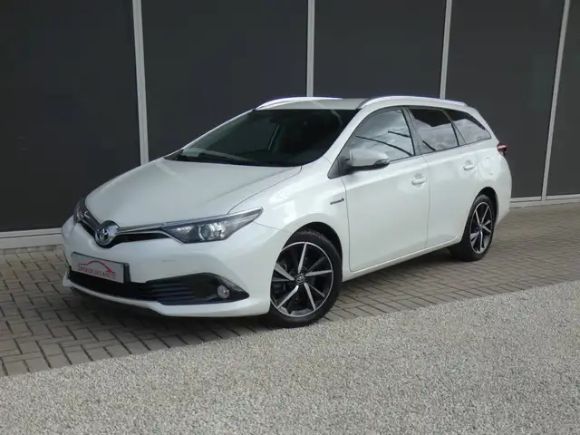 Toyota Auris Touring 1.8 HYBRID 'Pack 50+' +Inklapbare buitenspiegels +Parkeercamera +GPS +Lichtsensor +Regensensor