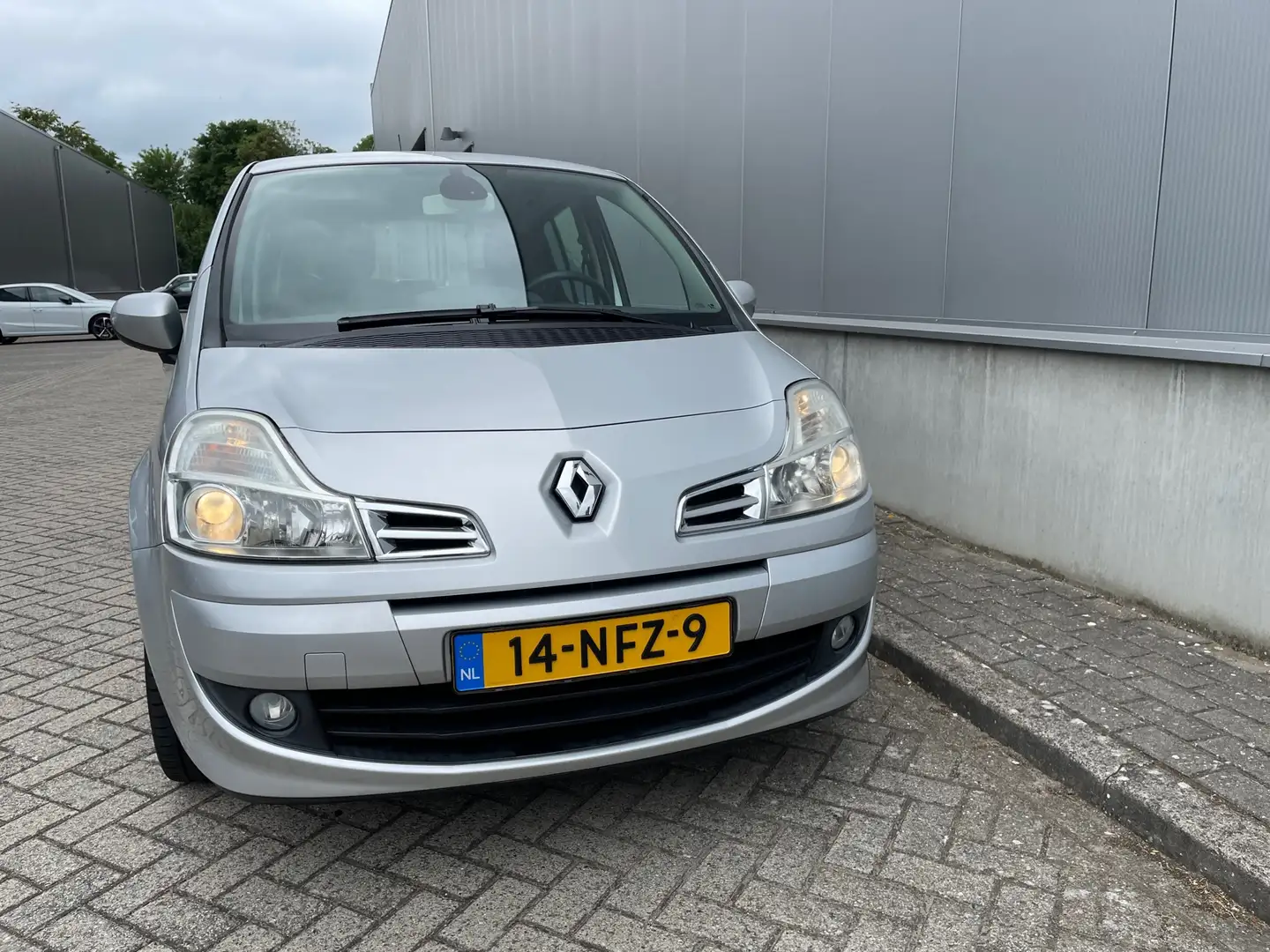 Renault Modus 1.6-16V Dynamique / Automaat / Airco Grijs - 2