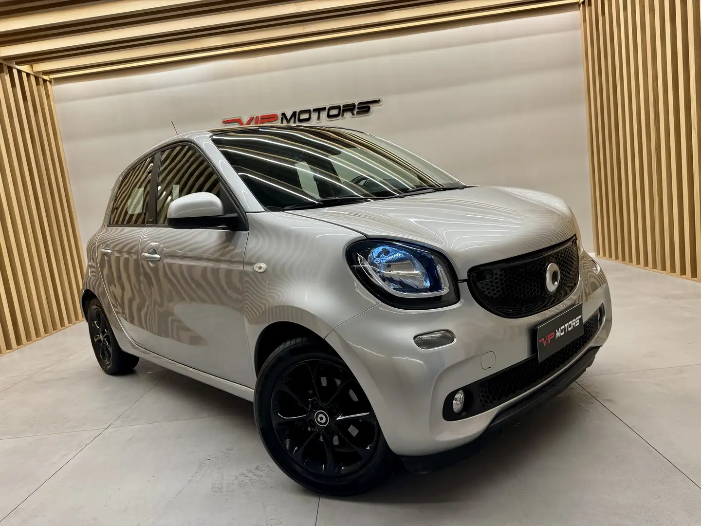 smart forFour 52 kw neopatentati EXCLUSIVE SPECIALPAINT Silber - 1