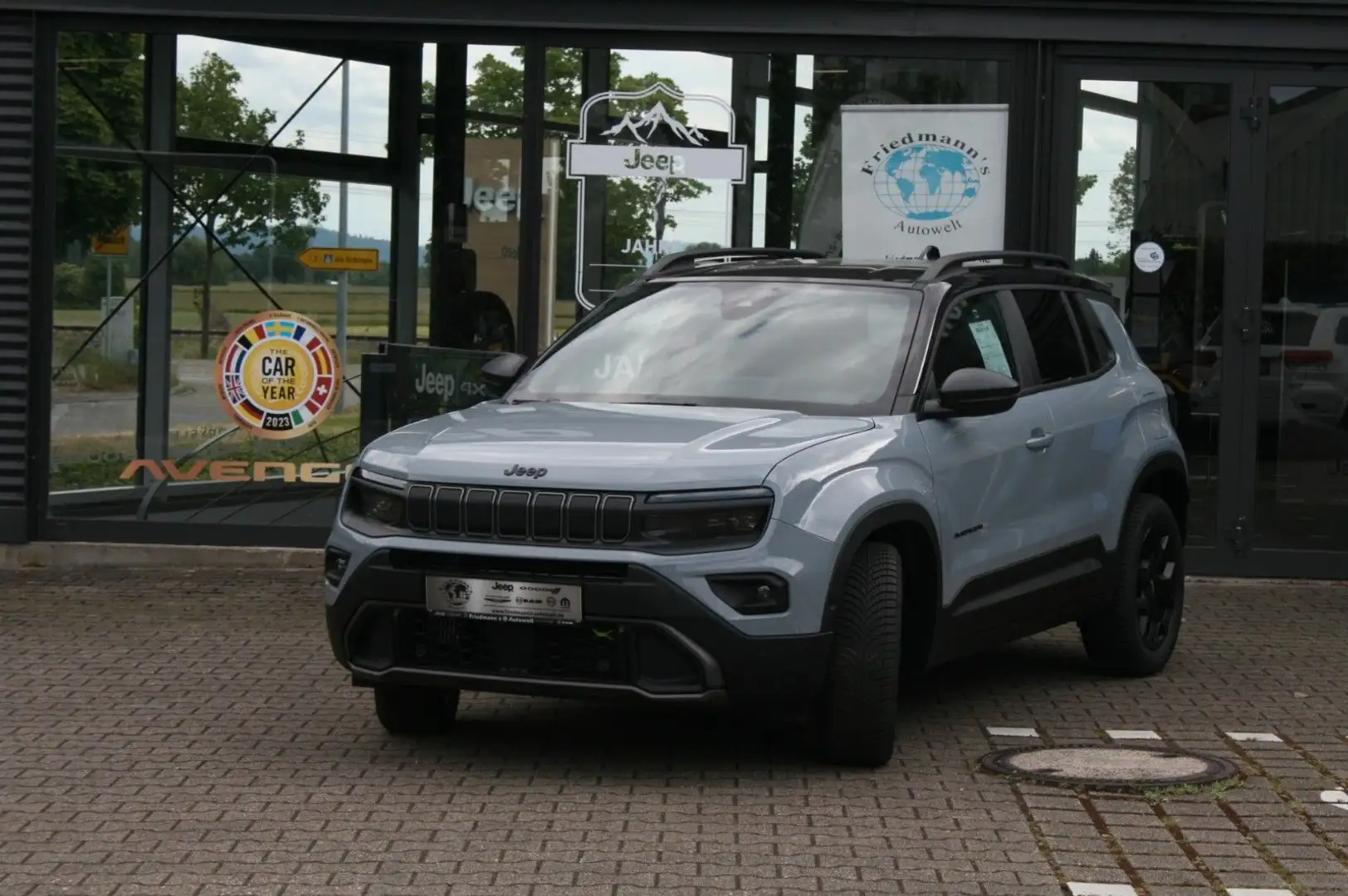 Jeep Avenger Overland Mild-Hybrid 4xe Gris - 1