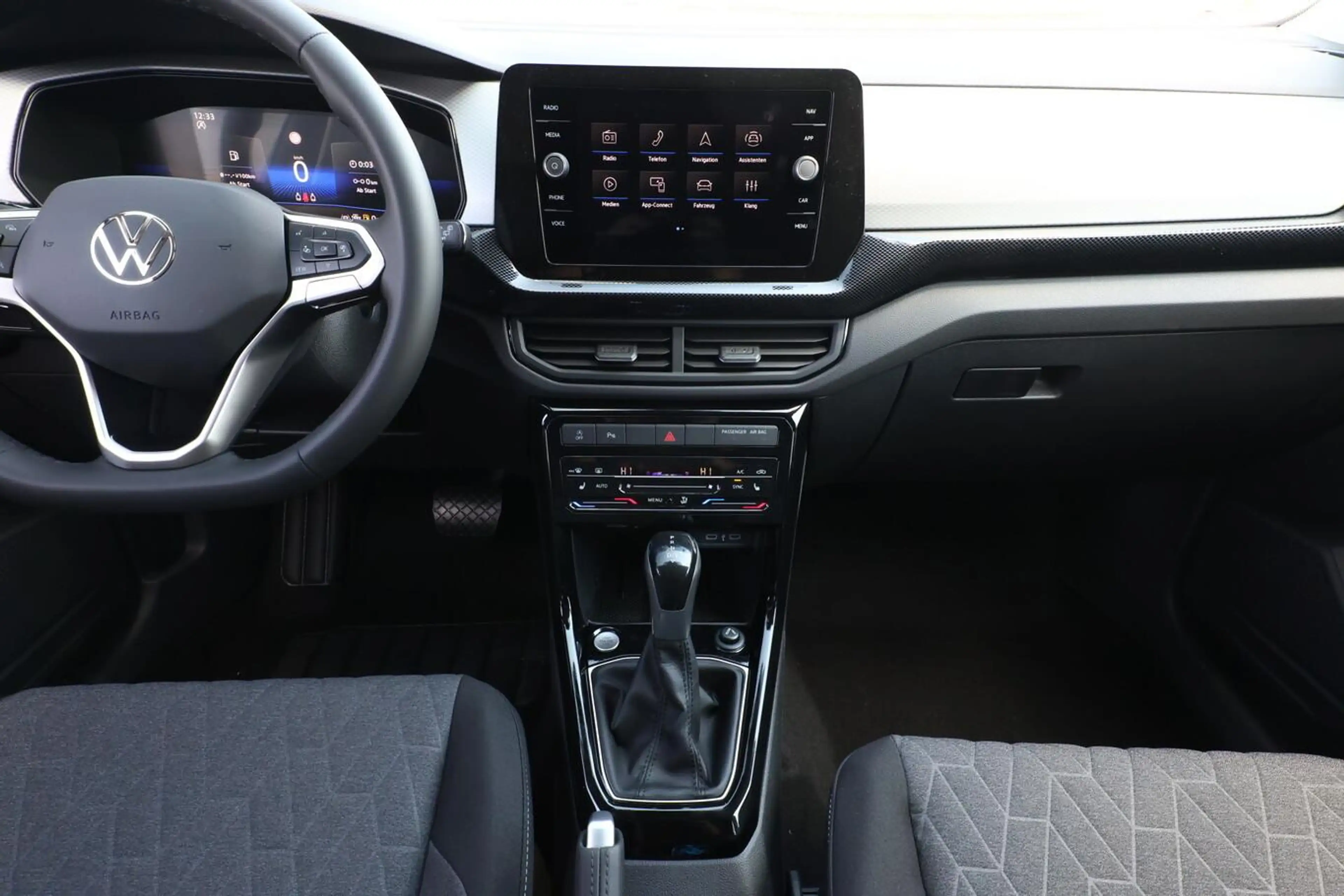 Volkswagen T-Cross DSG Matrix 2ZKlima PrivG KAM R2D SHZ PDC 85 kW ... — photo 8