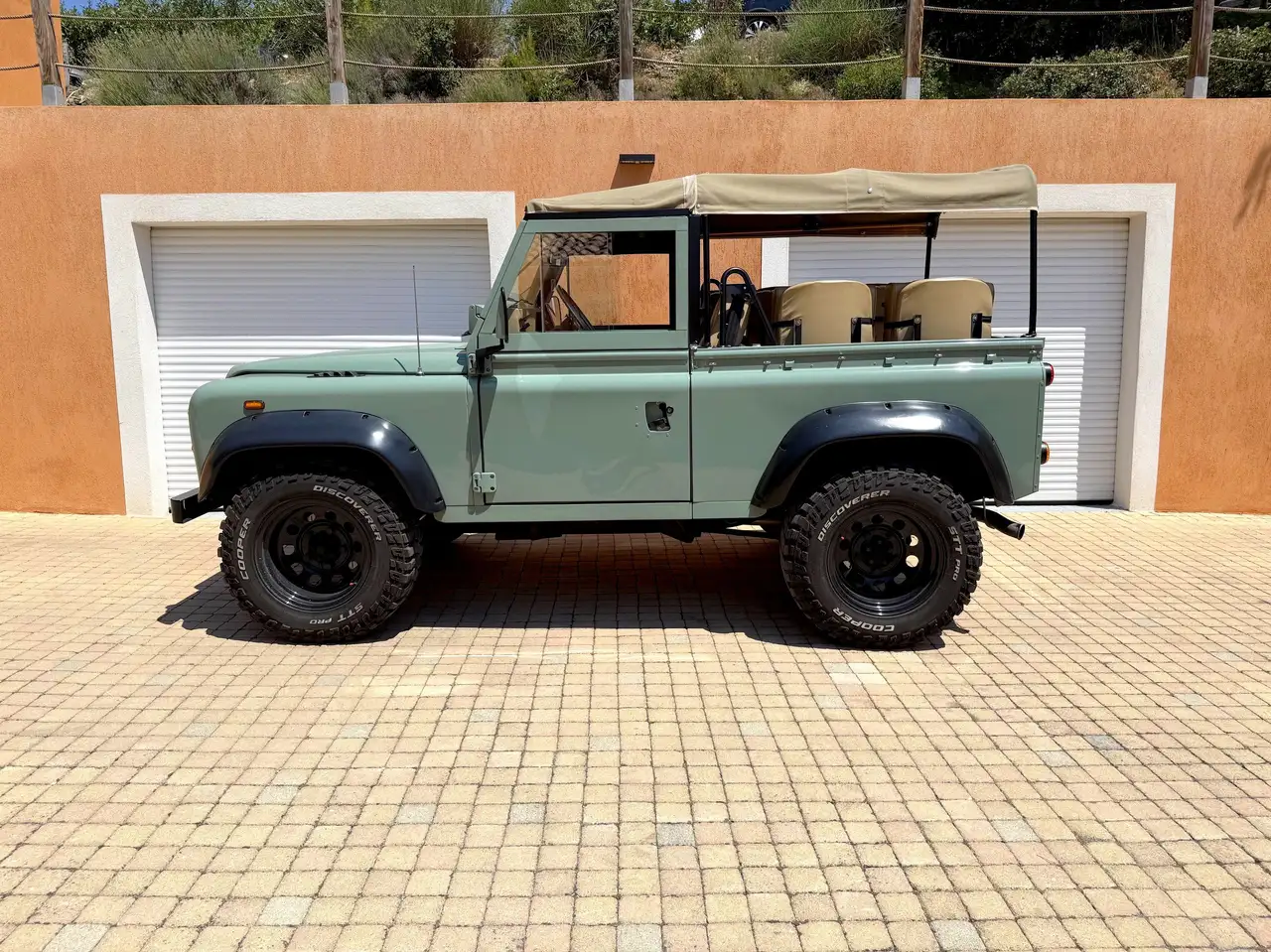 Land Rover Defender D90 ragtop, foto 3