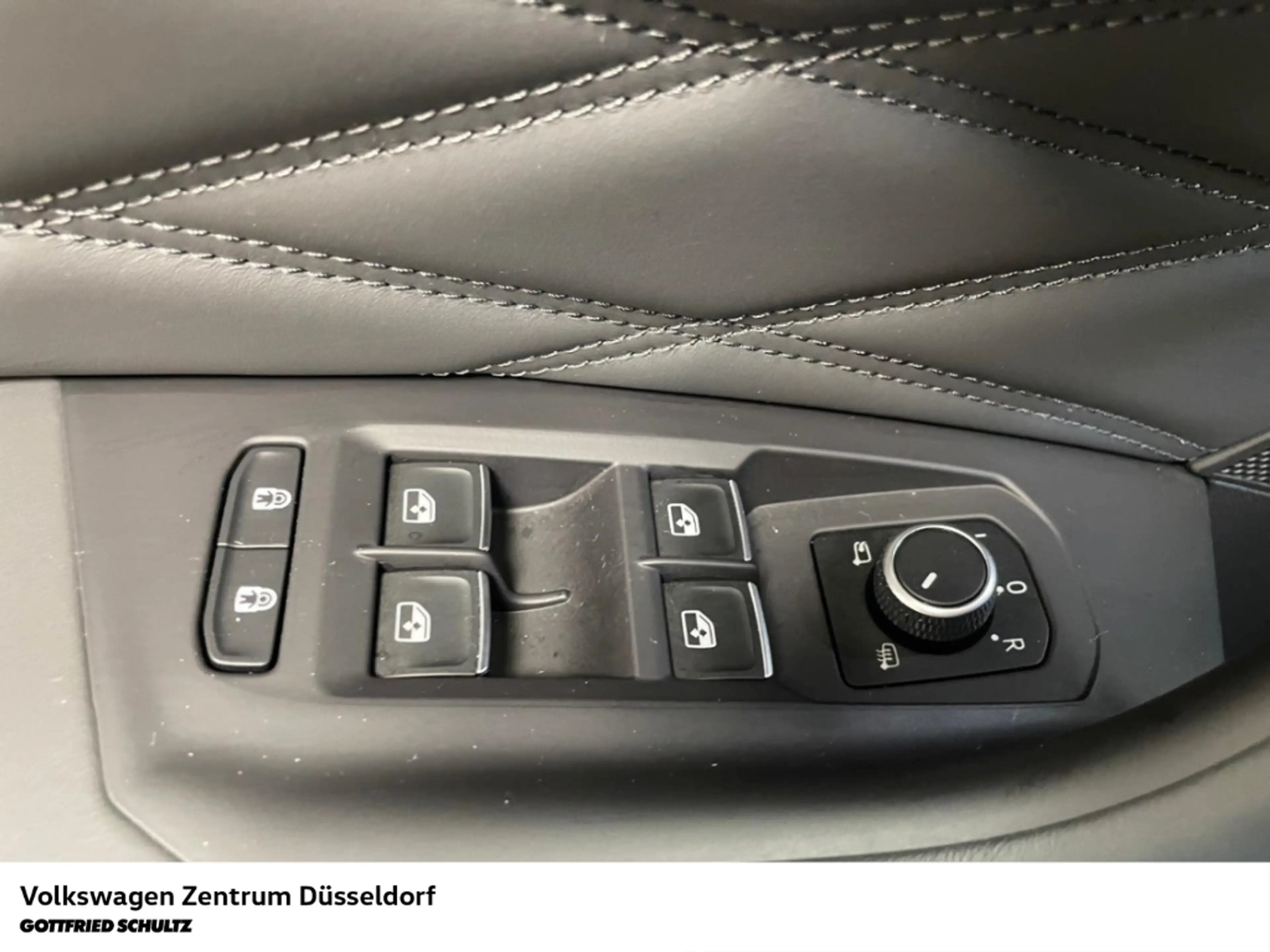 Volkswagen Touareg R 3.0 l eHybrid 4Motion Sitzheiz Head-Up AHK LED — photo 11