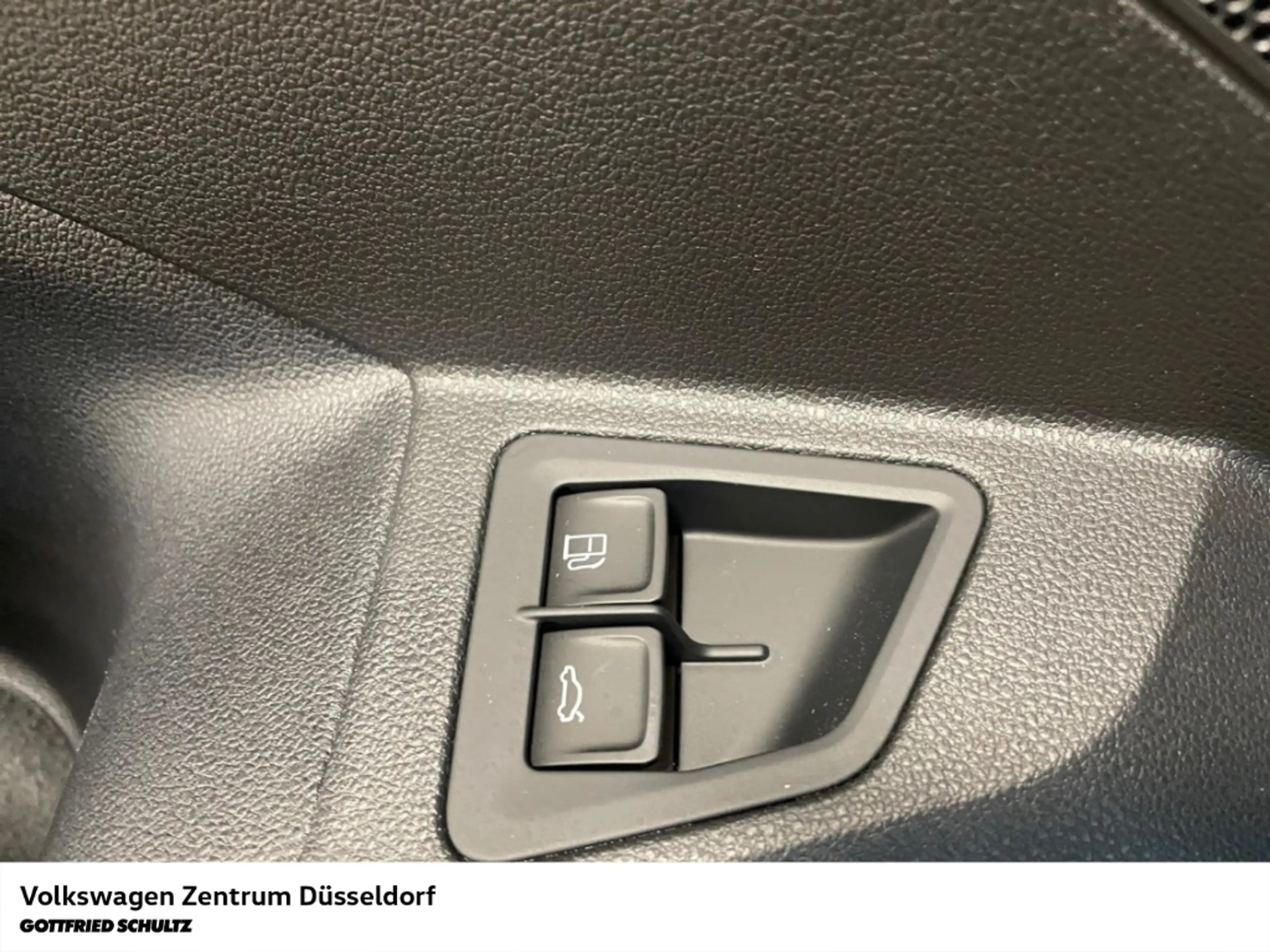 Volkswagen Touareg R 3.0 l eHybrid 4Motion Sitzheiz Head-Up AHK LED — photo 15