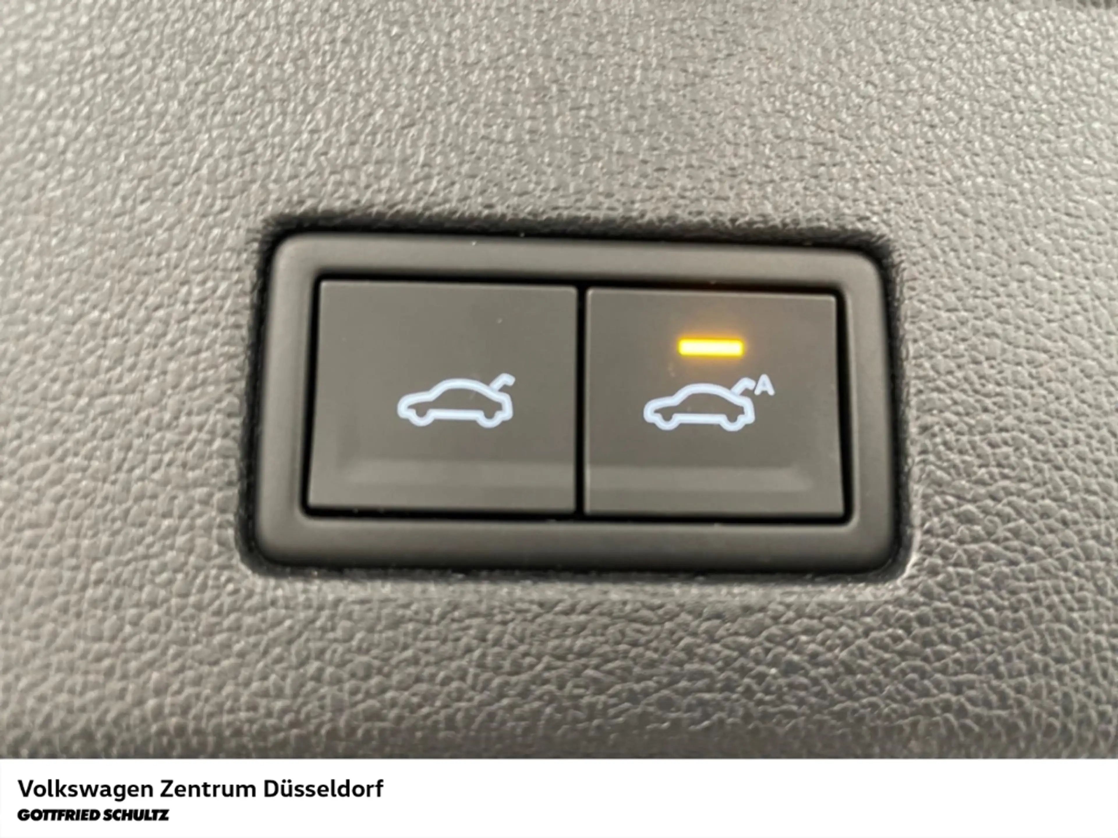 Volkswagen Touareg R 3.0 l eHybrid 4Motion Sitzheiz Head-Up AHK LED — photo 13