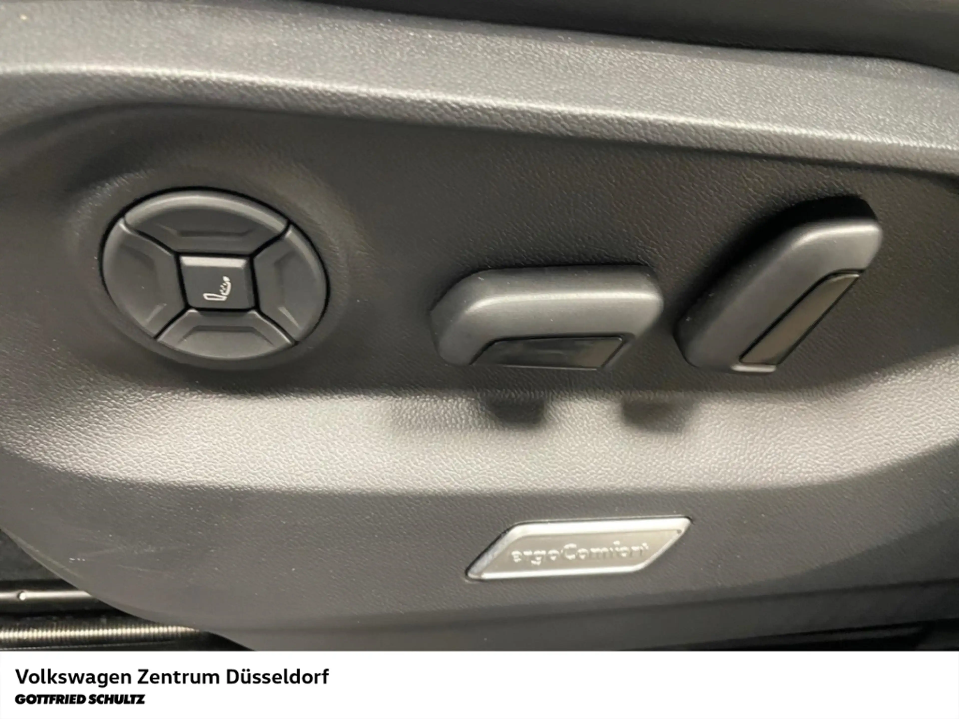 Volkswagen Touareg R 3.0 l eHybrid 4Motion Sitzheiz Head-Up AHK LED — photo 12