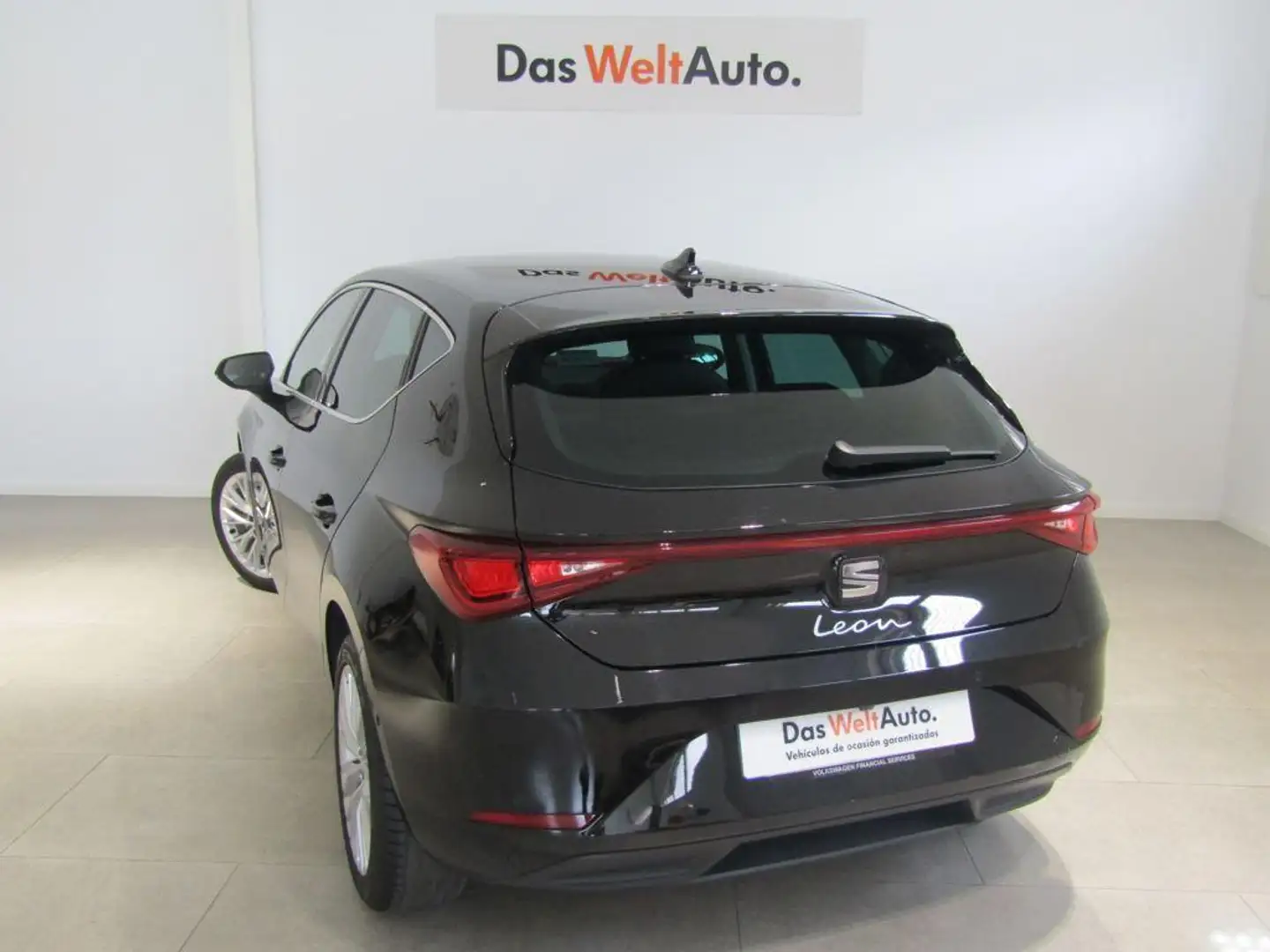 SEAT Leon 1.5 eTSI DSG-7 S&S Style Special Edition 150 Negro - 2