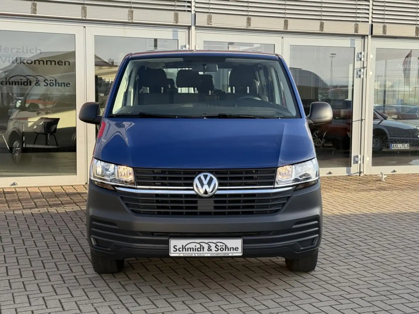 Volkswagen T6.1 Kombi 2.0 TDI 5-Gang 9 Sitze, DAB, Klima Fenster el. Blau - 2