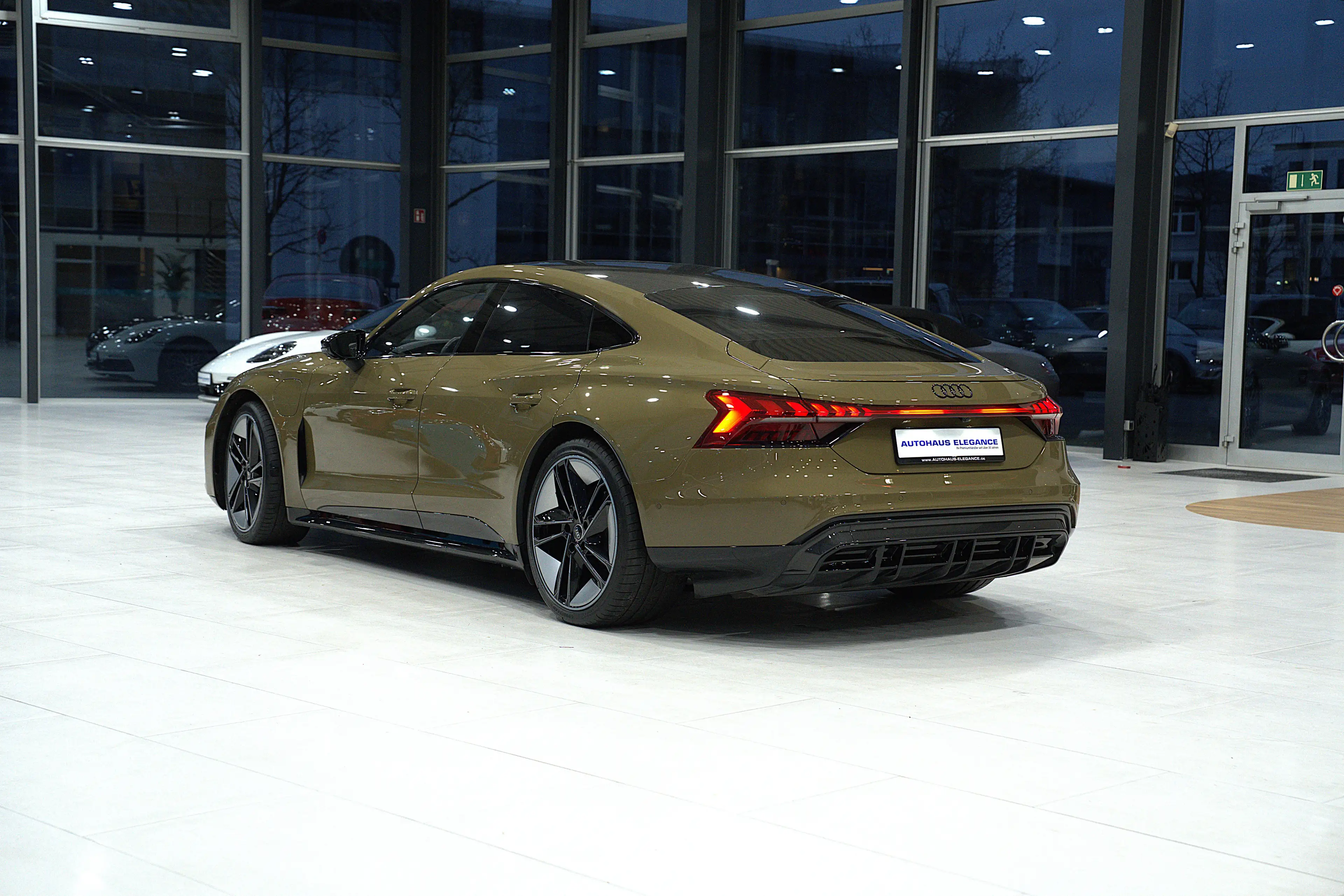 Audi e-tron GT basis quattro*CARBON*MATRIX*HEAD-UP*B&O* — photo 8