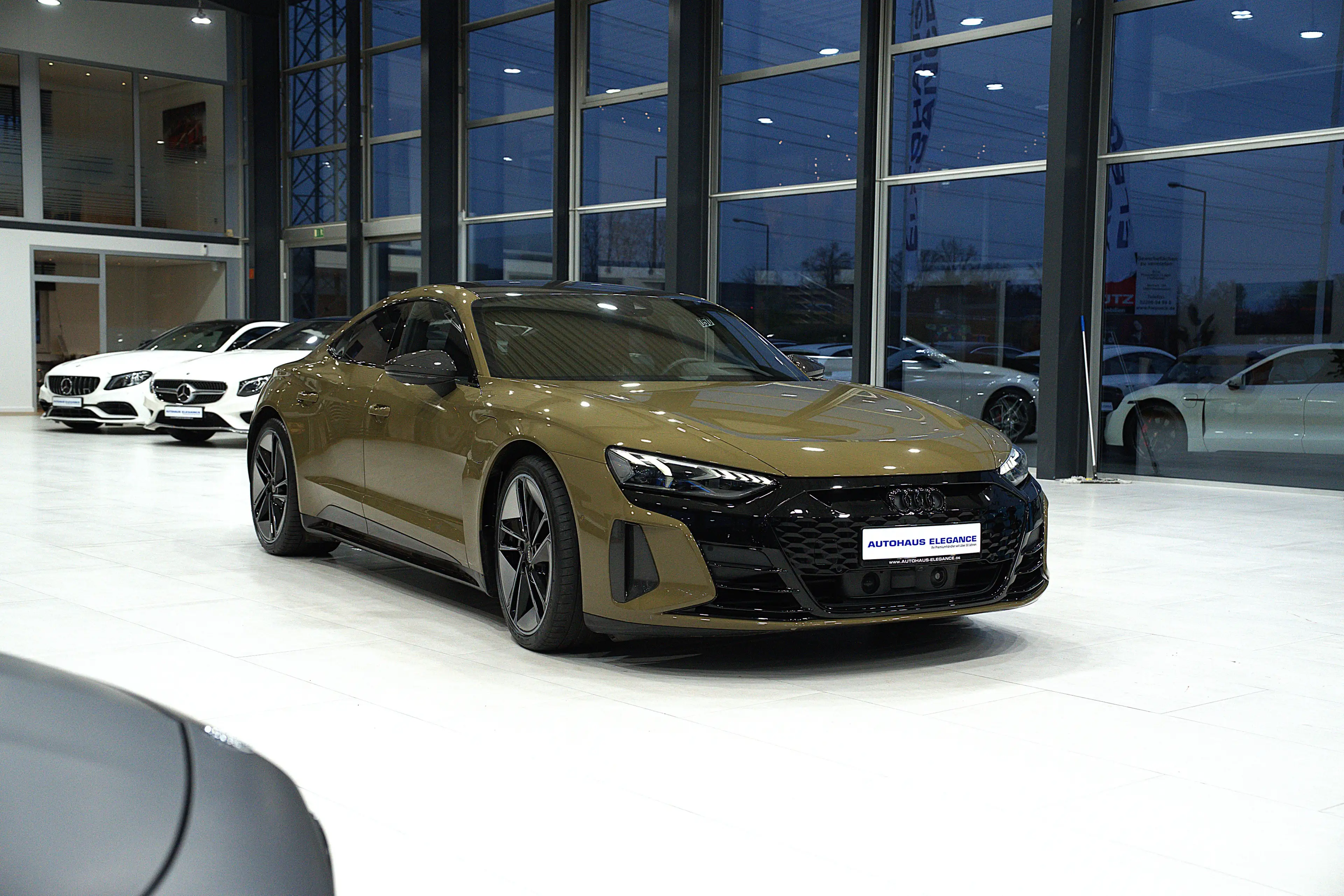 Audi e-tron GT basis quattro*CARBON*MATRIX*HEAD-UP*B&O* — photo 2